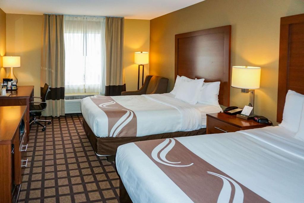 Postel nebo postele na pokoji v ubytování Quality Inn & Suites Georgetown - Seaford