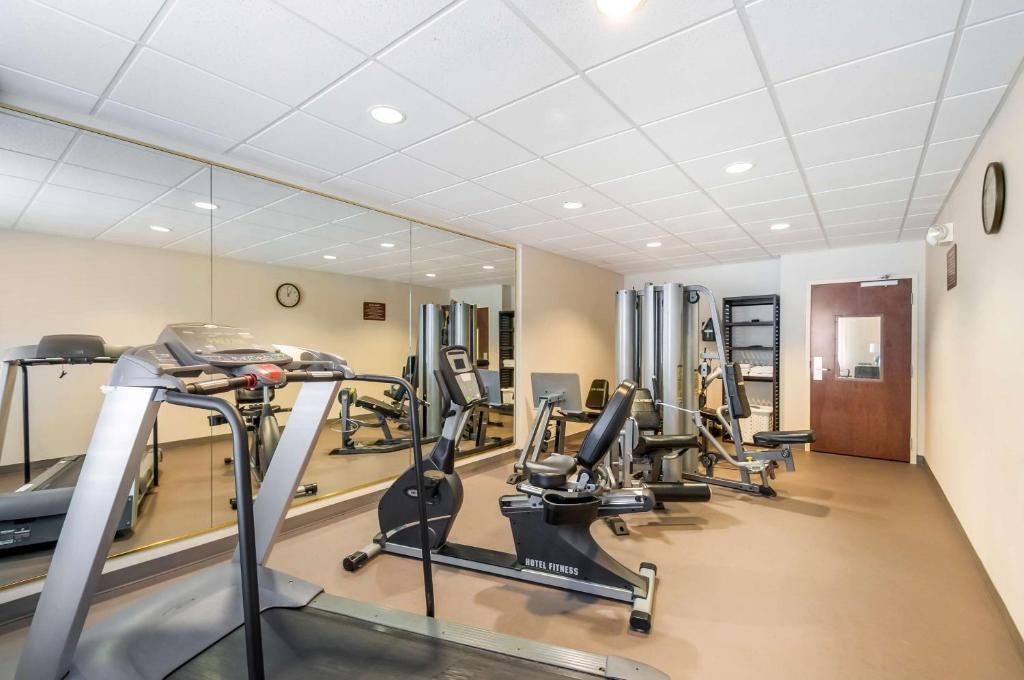 Fitness centrum a/nebo fitness zařízení v ubytování Sleep Inn & Suites