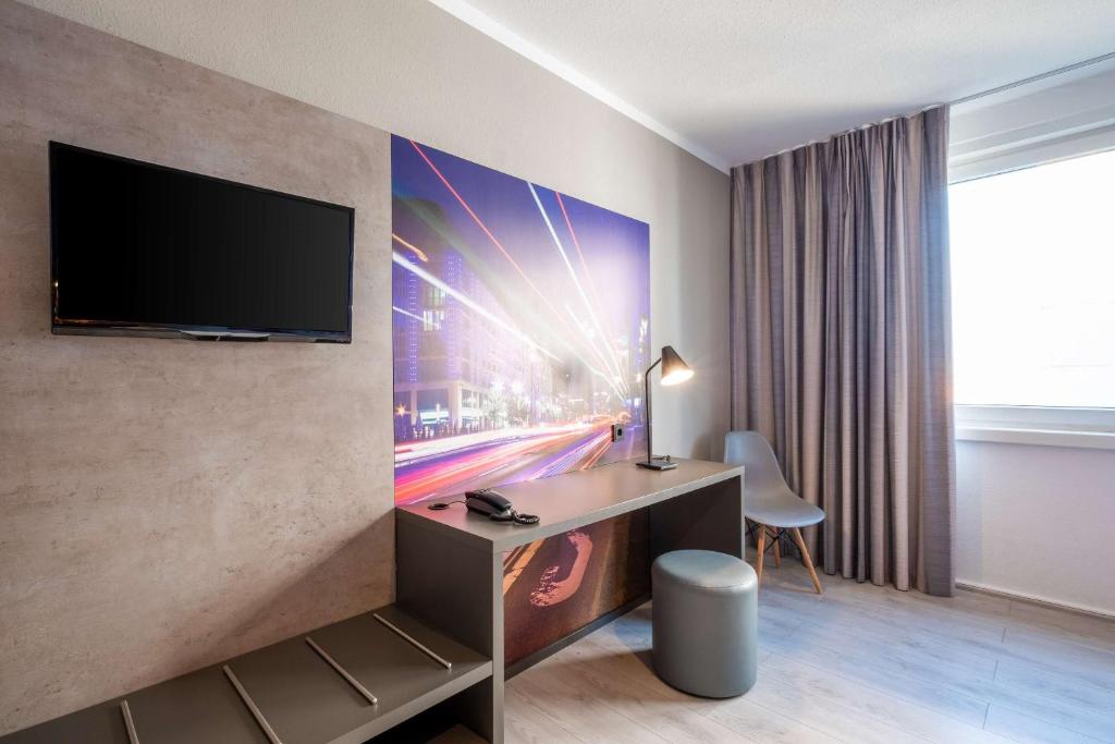 TV a/nebo společenská místnost v ubytování Hotel Berlin Lichtenberg