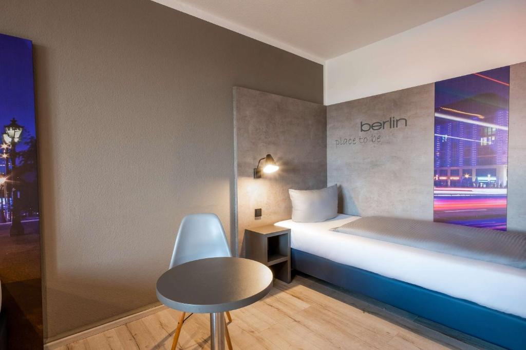 Postel nebo postele na pokoji v ubytování Hotel Berlin Lichtenberg