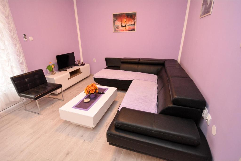 Marinero Apartments - One-Bedroom Apartment With Balcony