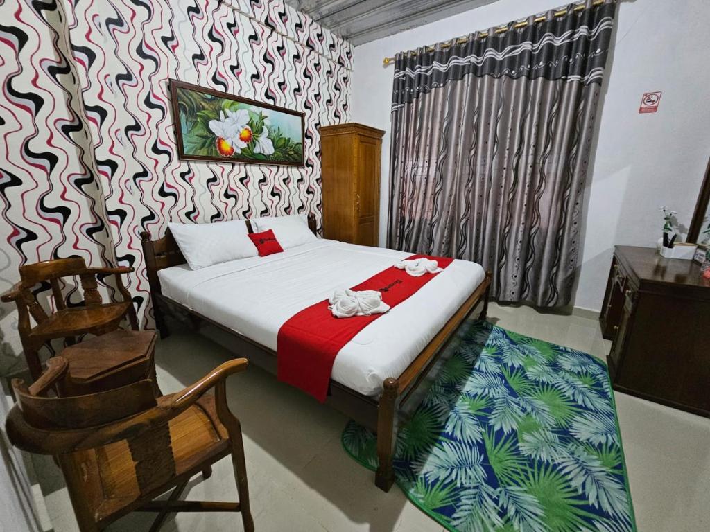 Ένα ή περισσότερα κρεβάτια σε δωμάτιο στο Homestay dan Cafe BungaSonsang