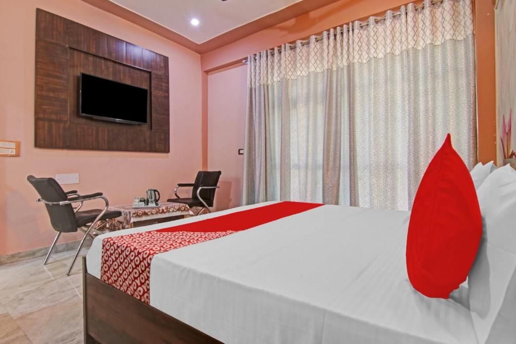 TV a/nebo společenská místnost v ubytování Hotel O Govind Residency