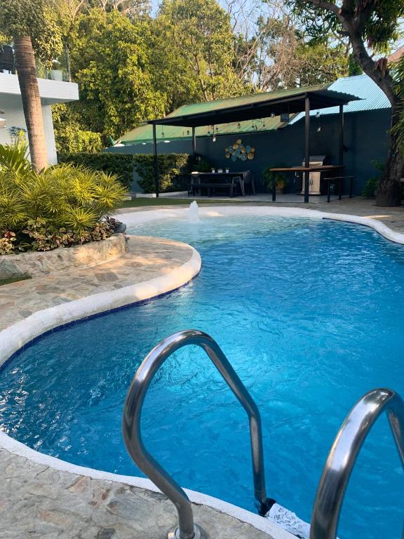 Piscina di The Barkly House Staycation o nelle vicinanze