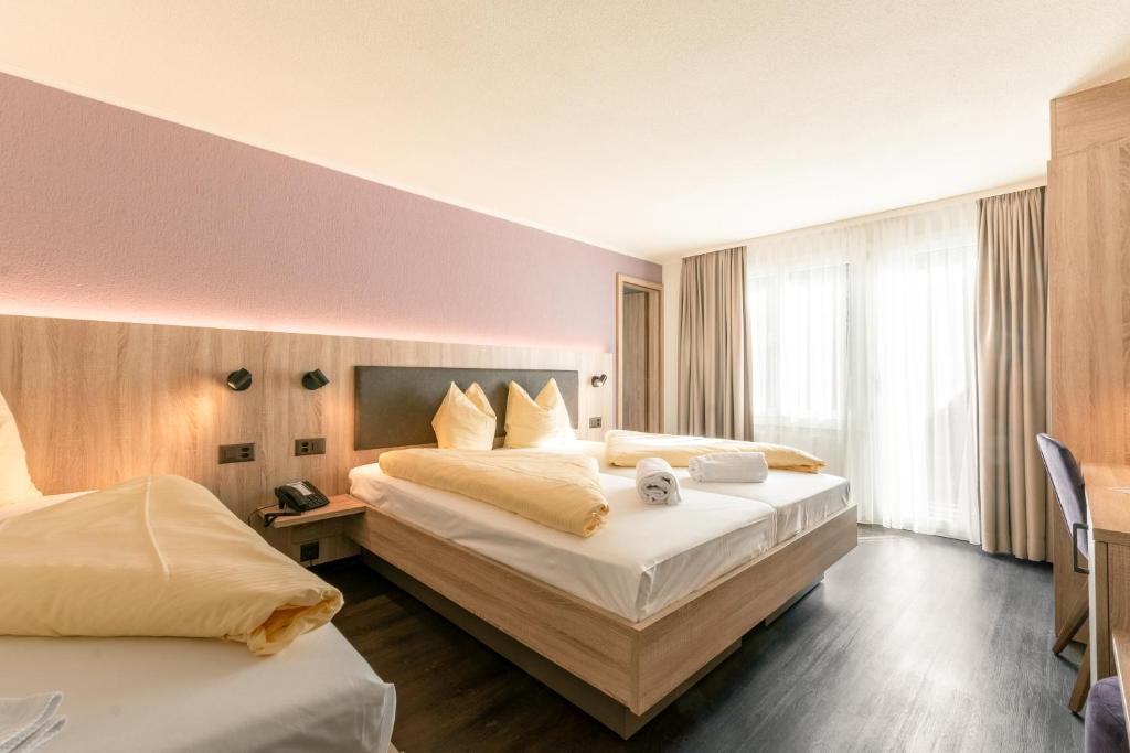 Postel nebo postele na pokoji v ubytování Hotel Kreuz