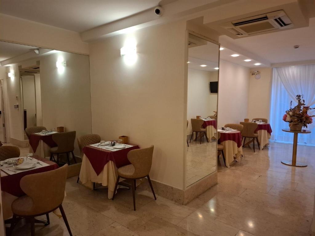 Restaurace v ubytování Hotel Principe Eugenio