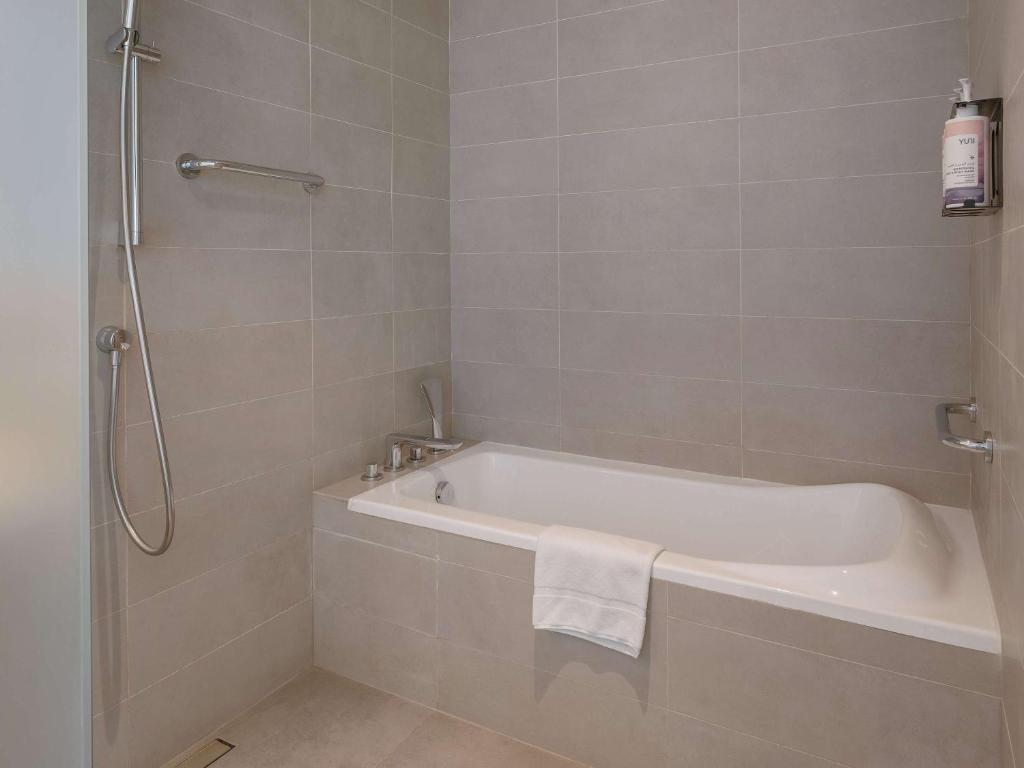 Vannituba majutusasutuses Mövenpick Resort Al Marjan Island