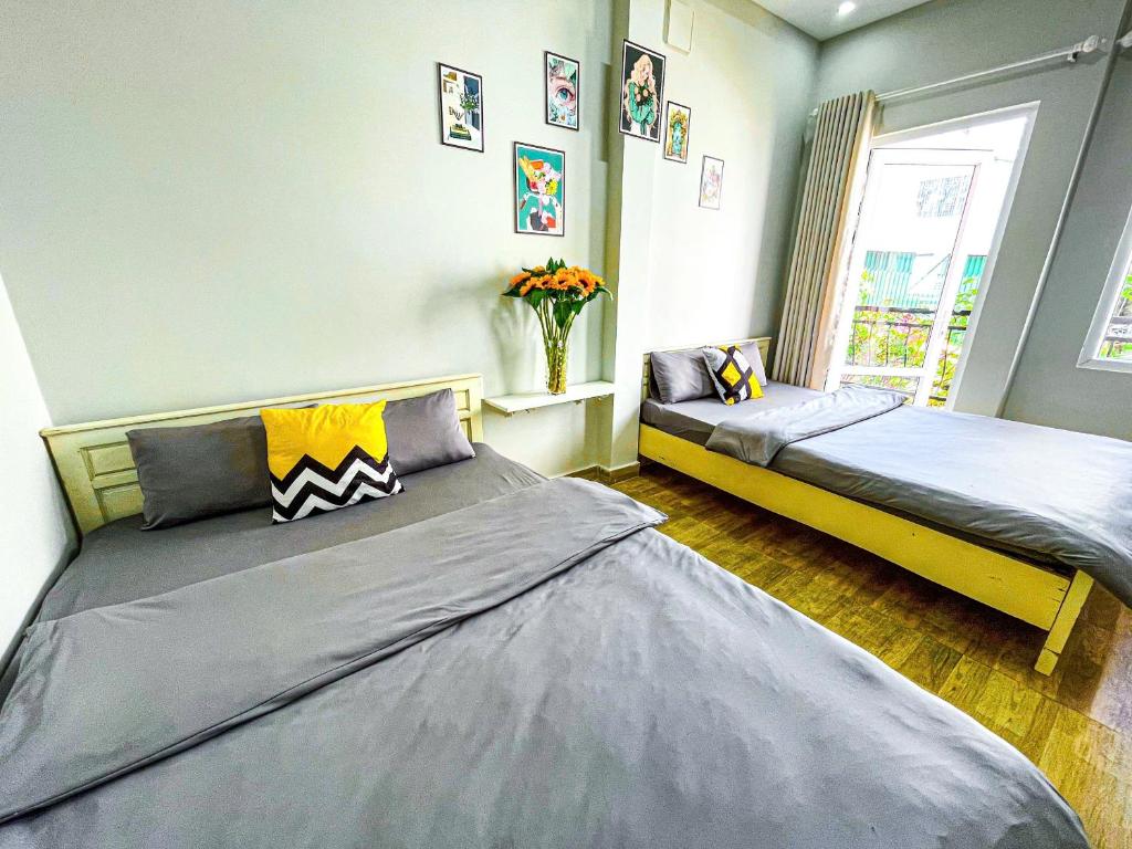 Una cama o camas en una habitación de Dalat Backpacker's Alley Hostel