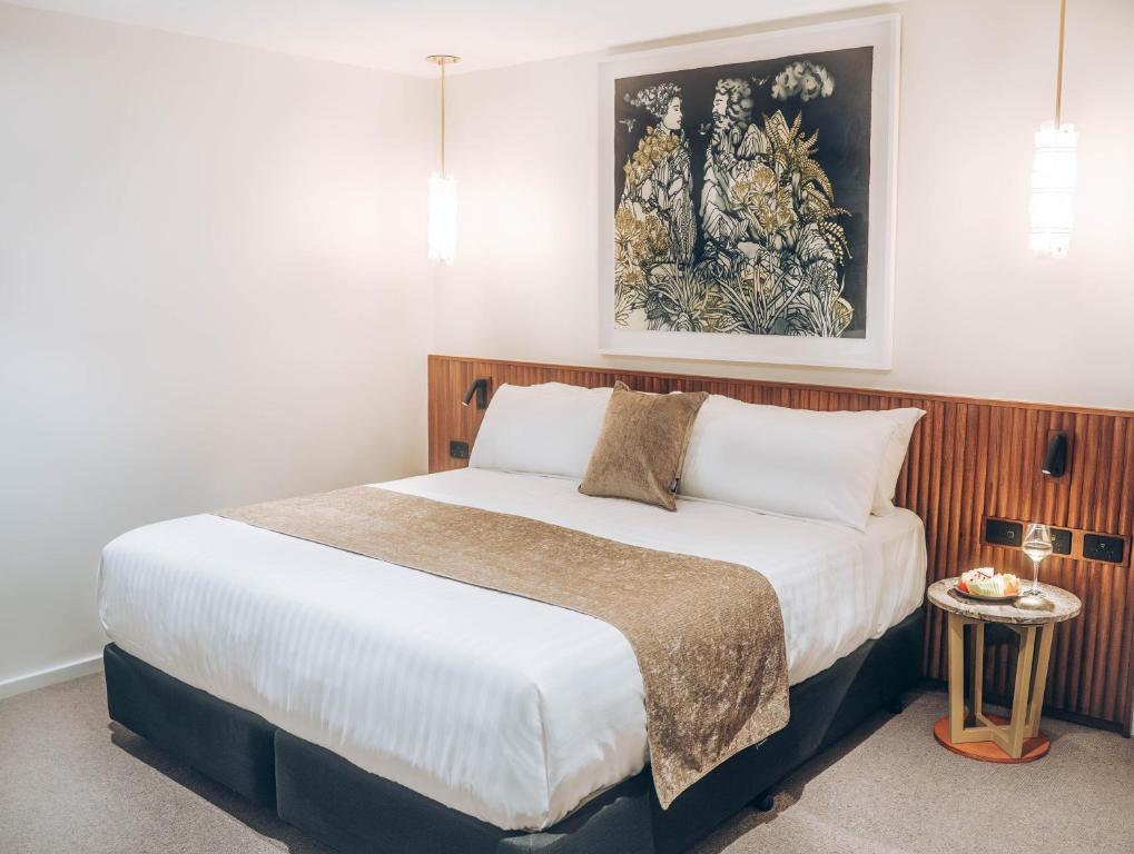 Postel nebo postele na pokoji v ubytování Risby Cove Boutique Hotel