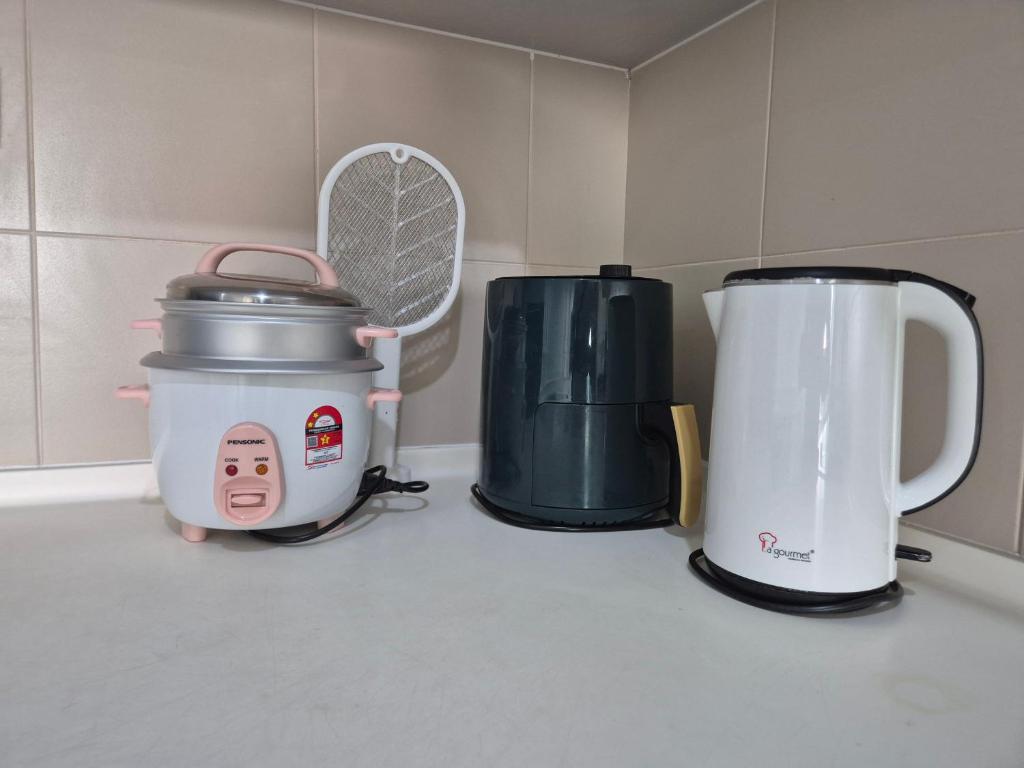 Příslušenství pro přípravu čaje a kávy v ubytování 9pax 2R2B FAMILY SUITE, i-City, i-Suite, HYDE, Beside Theme Park, WIFI 50-55" Smart TV