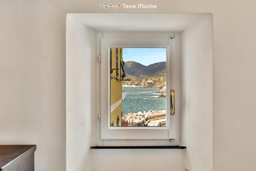 a window in a room with a view of the ocean at Arbanella Sea View, Terre Marine in Vernazza