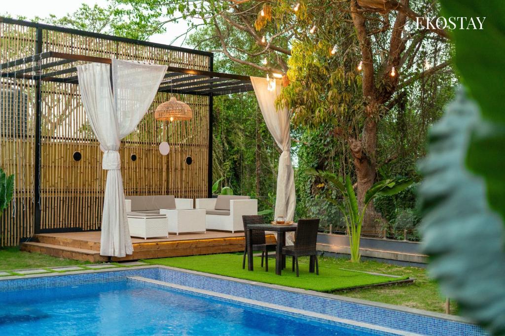 Bazén v ubytování EKOSTAY Luxe I Avante Villa nebo v jeho okolí