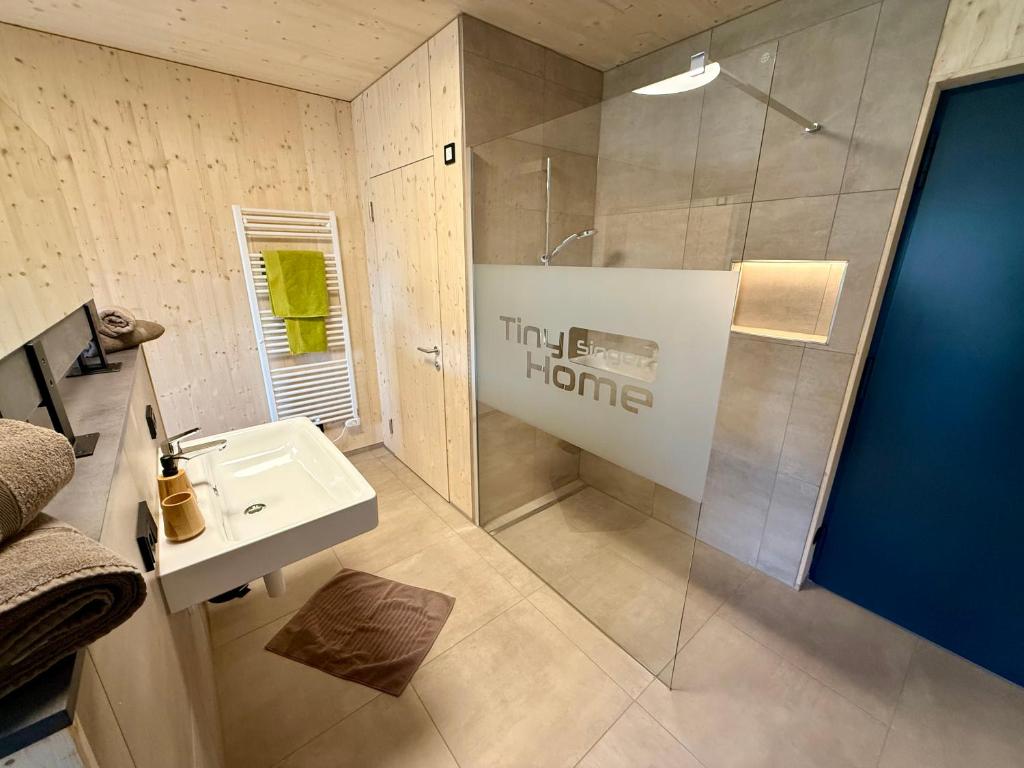 Koupelna v ubytování TinyHome Singer - inclusive private Sauna
