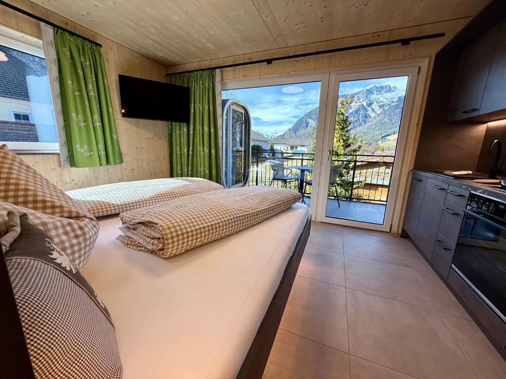 Postel nebo postele na pokoji v ubytování TinyHome Singer - inclusive private Sauna