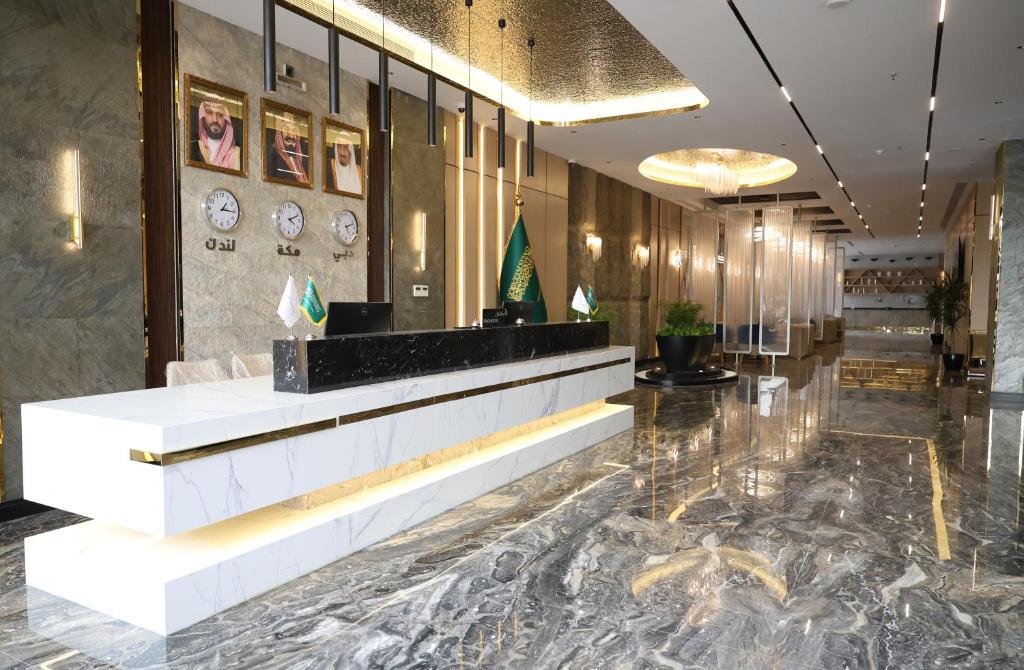 ブライダにあるشقق رسن سويت الفندقية - Rasan Suite hotel Apartmentの受付のあるホテルのロビー