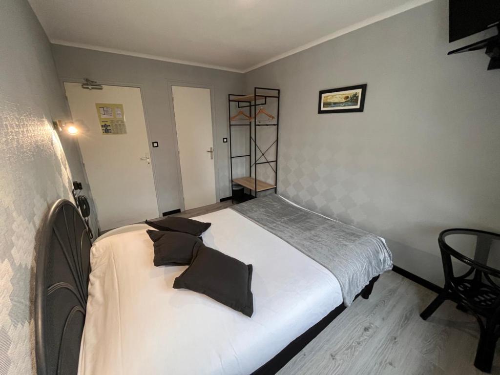 Postel nebo postele na pokoji v ubytování Hôtel des îles