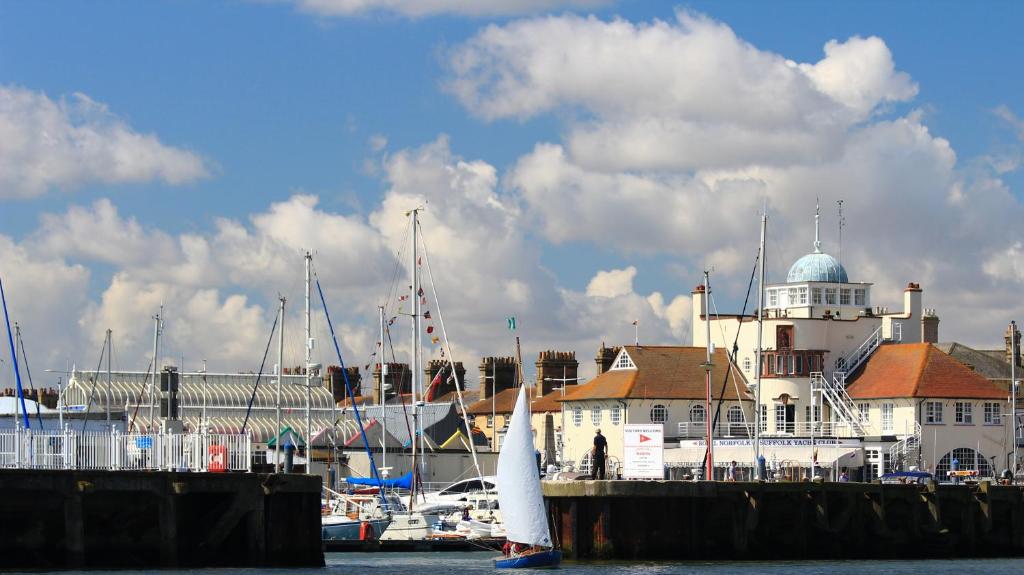Royal Norfolk & Suffolk Yacht Club 7