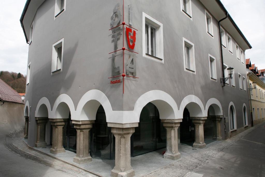Budova, kde se hostel nachází
