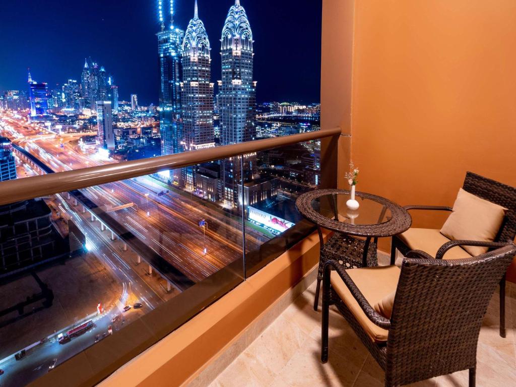 Posezení v ubytování Mercure Dubai Barsha Heights Hotel Suites And Apartments
