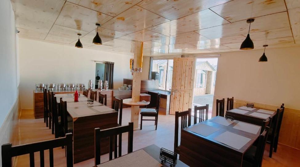 Χώρος καθιστικού στο Pangong Tso Grand Lodge