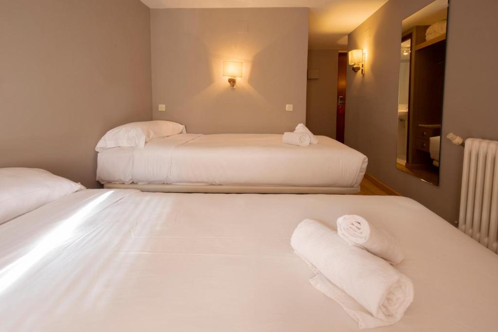 Postel nebo postele na pokoji v ubytování Pic Maià Mountain Hotel