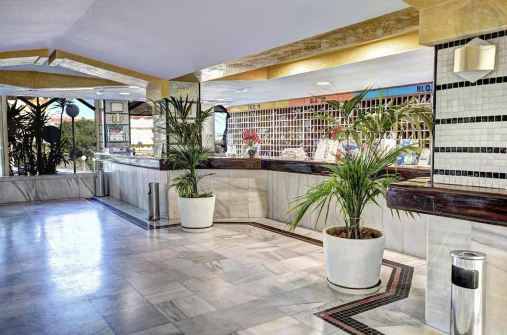 A kitchen or kitchenette at Benal Beach Holidays