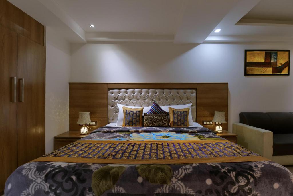 Letto o letti in una camera di Hotel Lotus Paradise - Front of Parker Mall