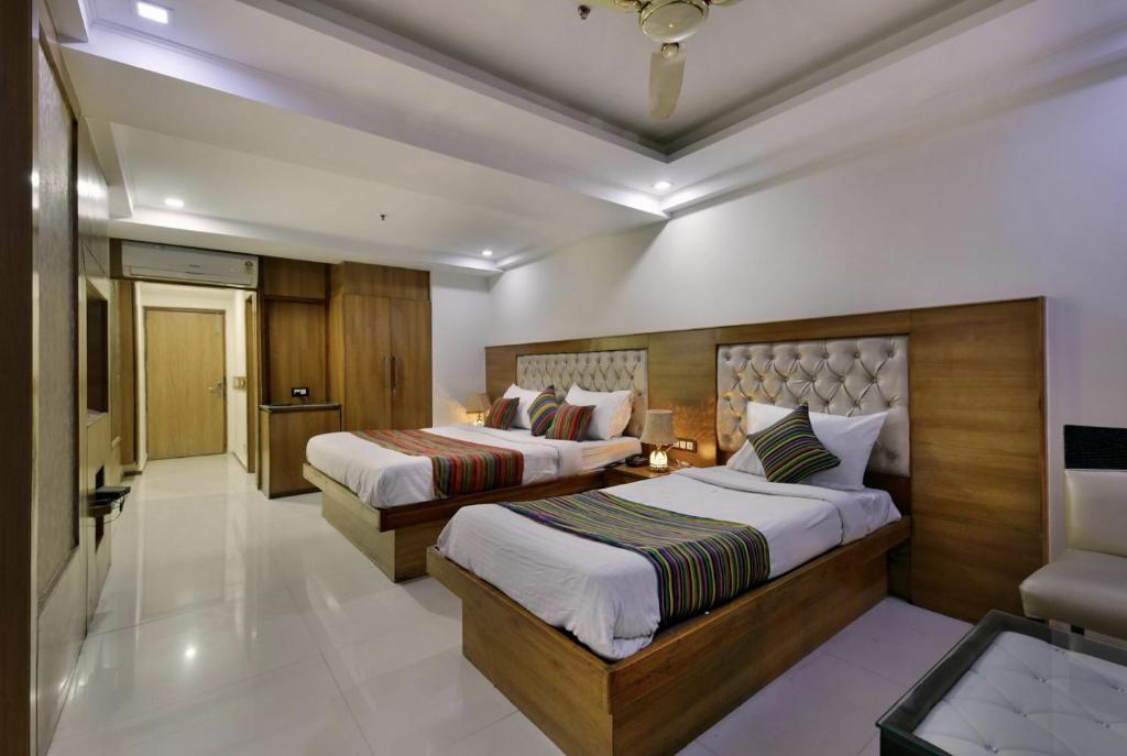 Letto o letti in una camera di Hotel Lotus Paradise - Front of Parker Mall