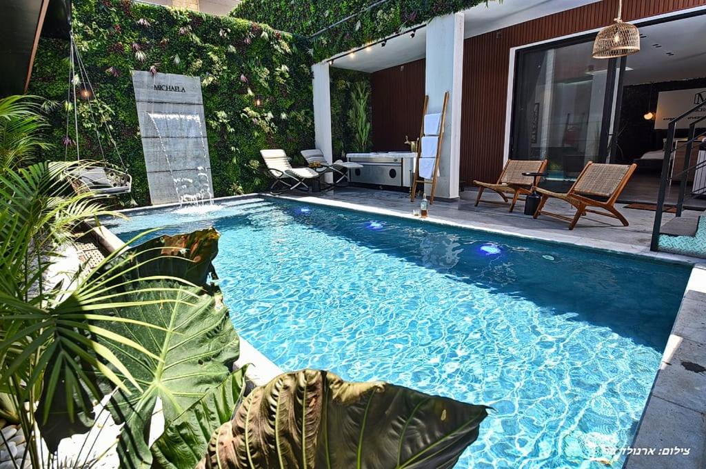 Hồ bơi trong/gần סוויטות בל - סוויטות יוקרה עם בריכה פרטית