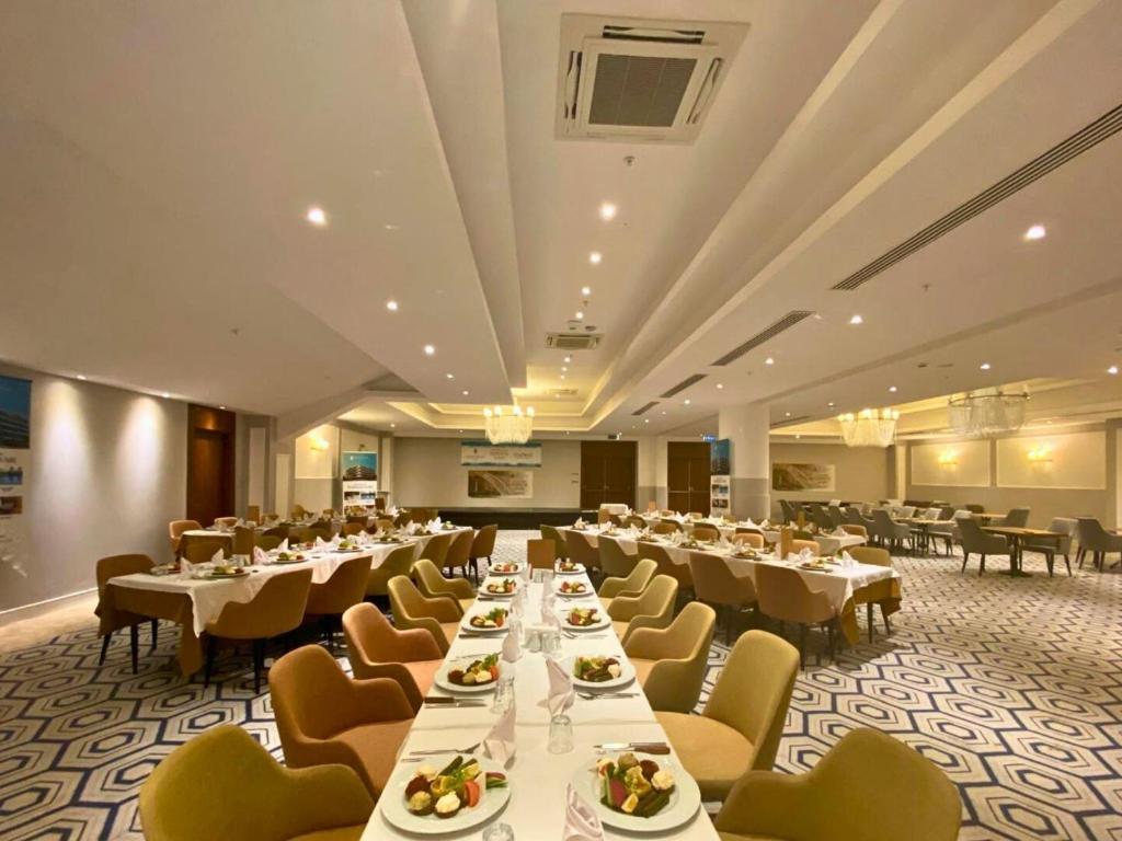 Restaurace v ubytování Seven For Life Thermal Hotel