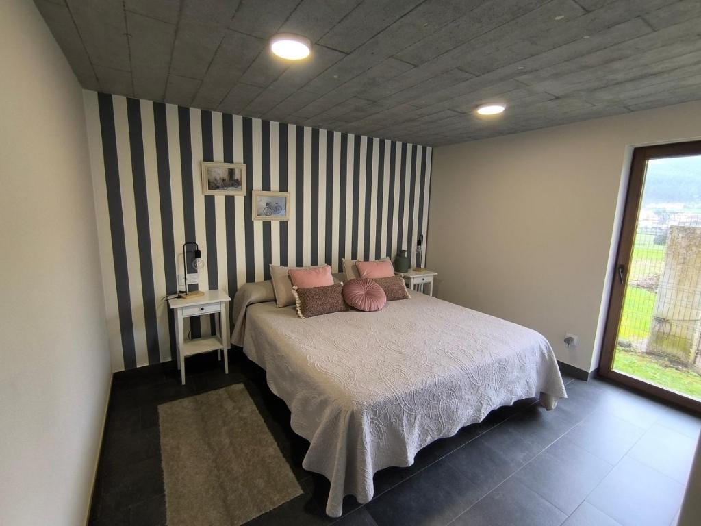 Łóżko lub łóżka w pokoju w obiekcie A Casa de Costa