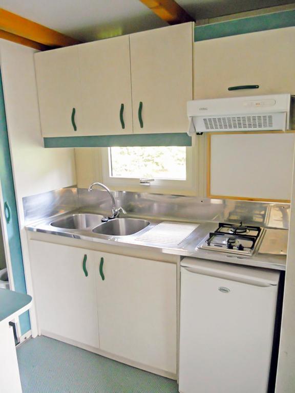 Kuchyň nebo kuchyňský kout v ubytování Camping Santa Elena