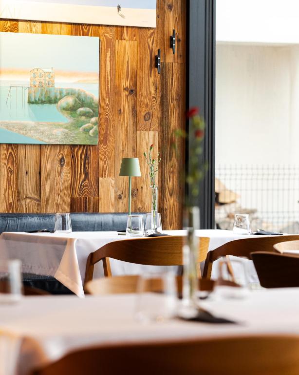 Posedenie v ubytovaní OTTON-Charzykowy Bed&Restaurant