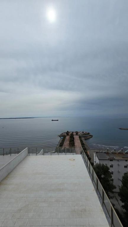 Nespecifikovaný výhled na moře nebo výhled na moře při pohledu z aparthotelu