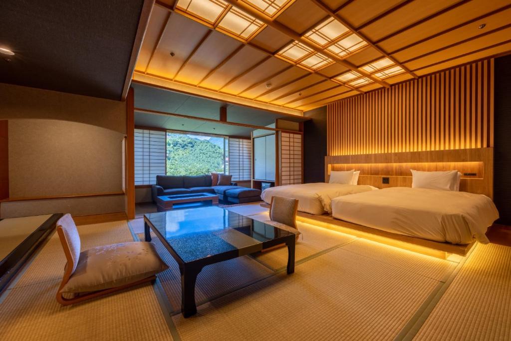 Postel nebo postele na pokoji v ubytování Hakone Yumoto Onsen Hotel Kajikaso