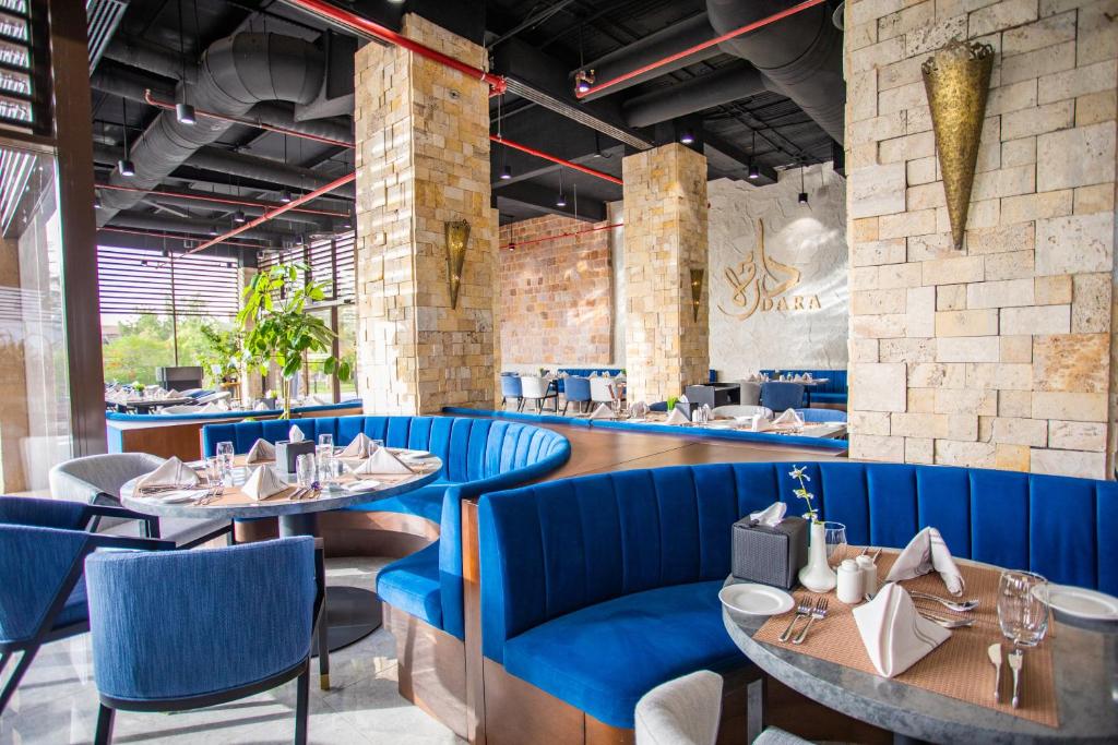 Posezení v ubytování Royal L'azure Resort