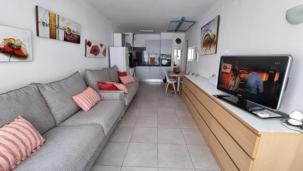 A television and/or entertainment centre at Rosas