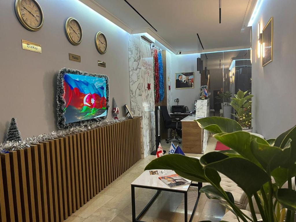 TV a/nebo společenská místnost v ubytování Caspian VF Hotel