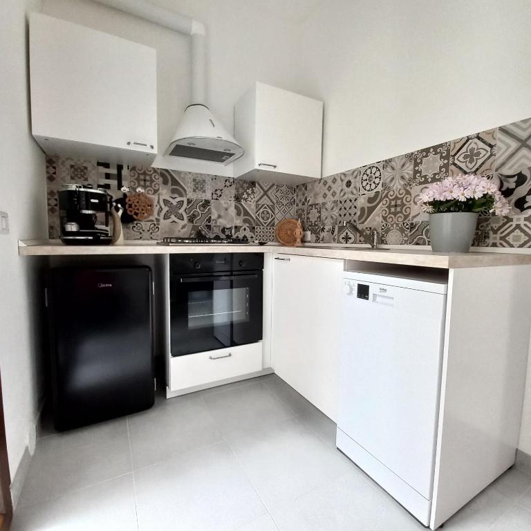 Kuchyň nebo kuchyňský kout v ubytování WindwoW - Your flat in Baunei