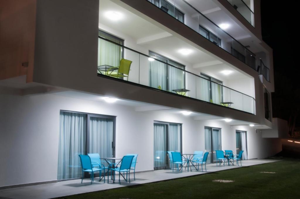 Whitehouse Apartments - 8