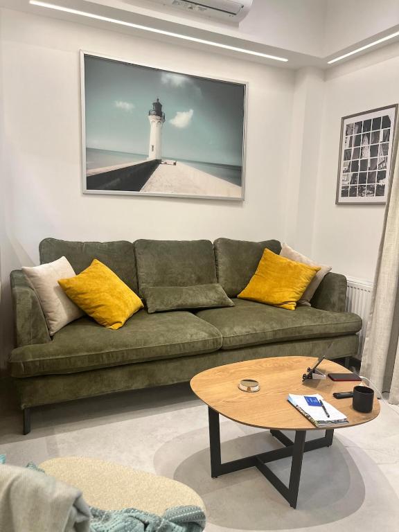 Stylish & Cozy 1 BR in Lycabetus