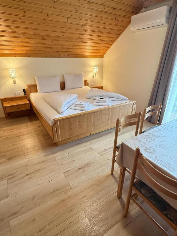 Postel nebo postele na pokoji v ubytování Haus Seerose