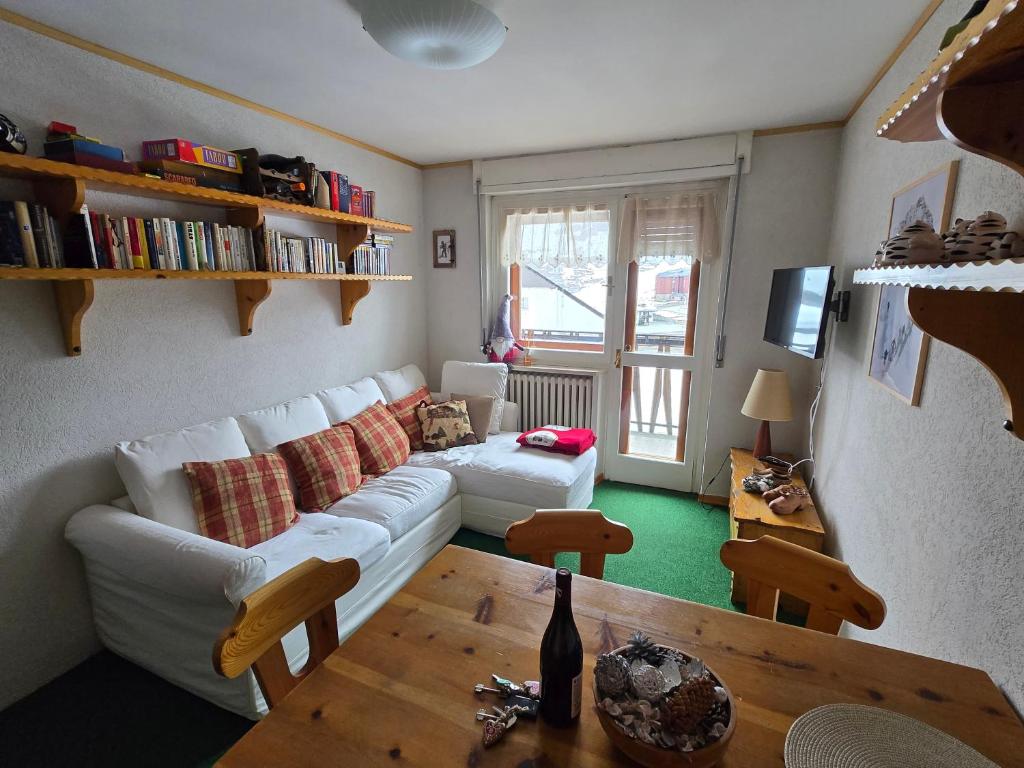 A seating area at CIGHE family&friends - CIR 0514