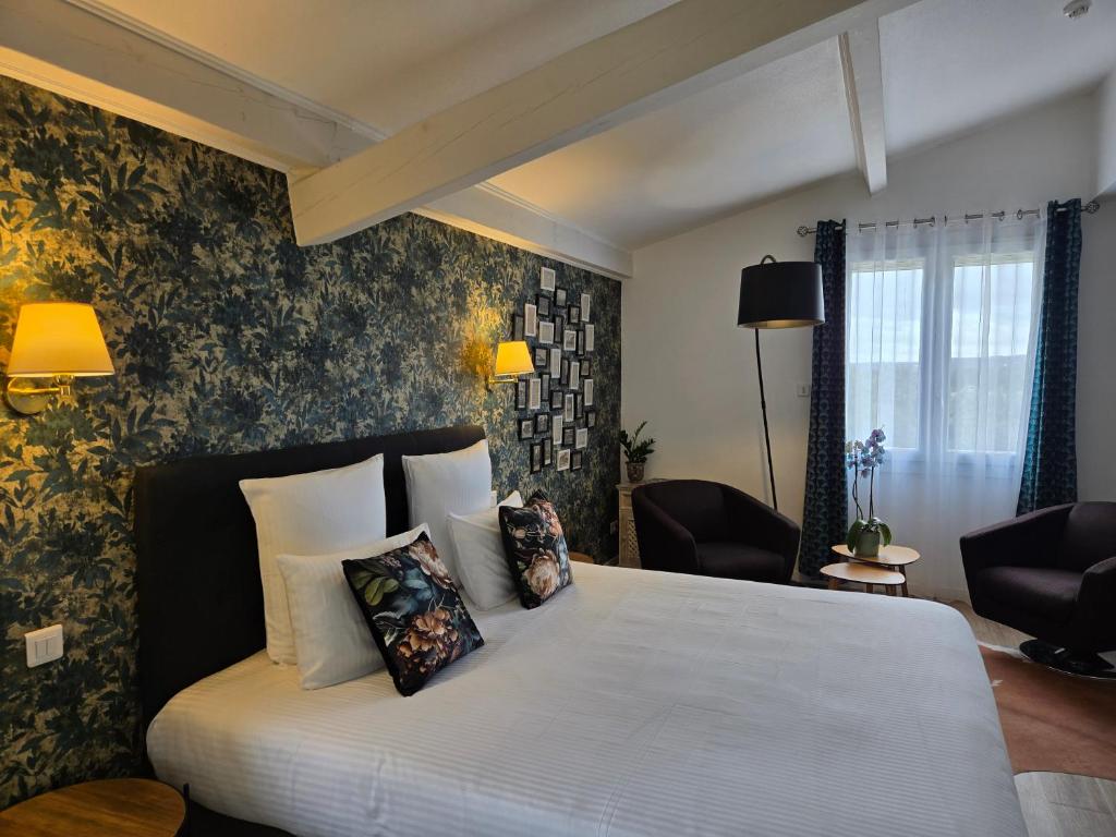 Postel nebo postele na pokoji v ubytování Hôtel Le SAINT-GENIÈS