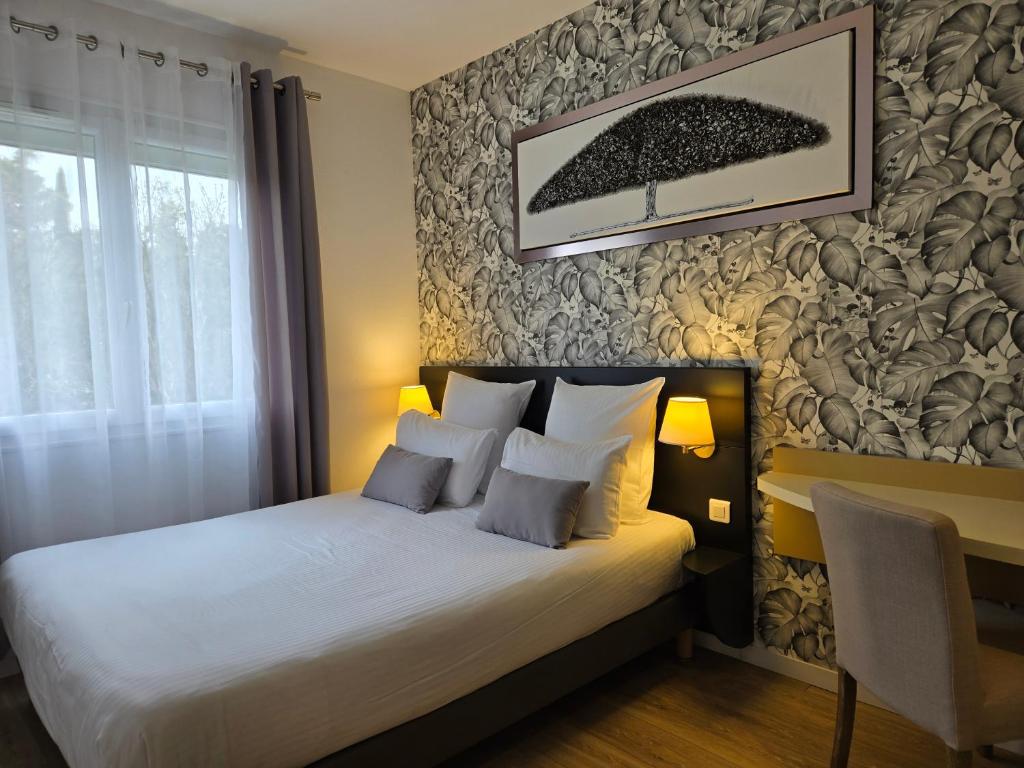 Postel nebo postele na pokoji v ubytování Hôtel Le SAINT-GENIÈS