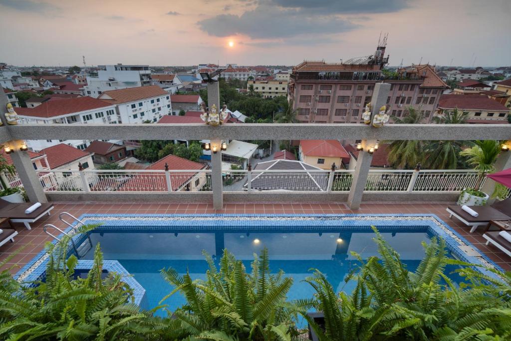 Bazén v ubytování Bronam Residence & Spa nebo v jeho okolí