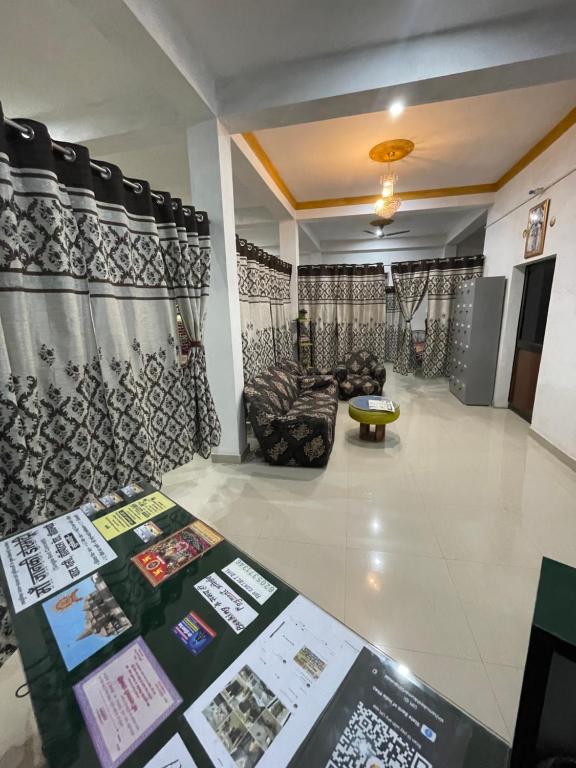Istumisnurk majutusasutuses Maa Janki Dormitory