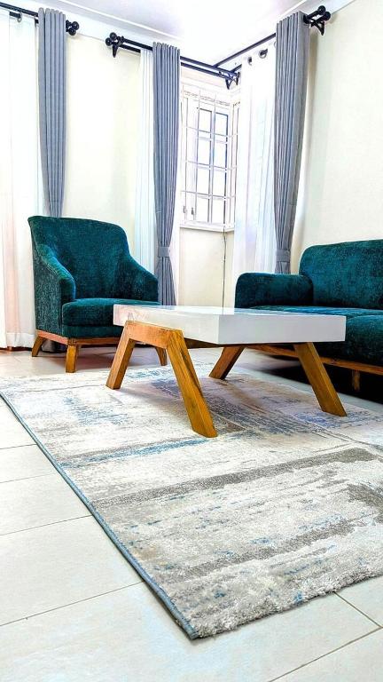 a living room with a coffee table and two couches at Spacious 2Bedroom Apartment Muyenga-Bukasa in Kampala