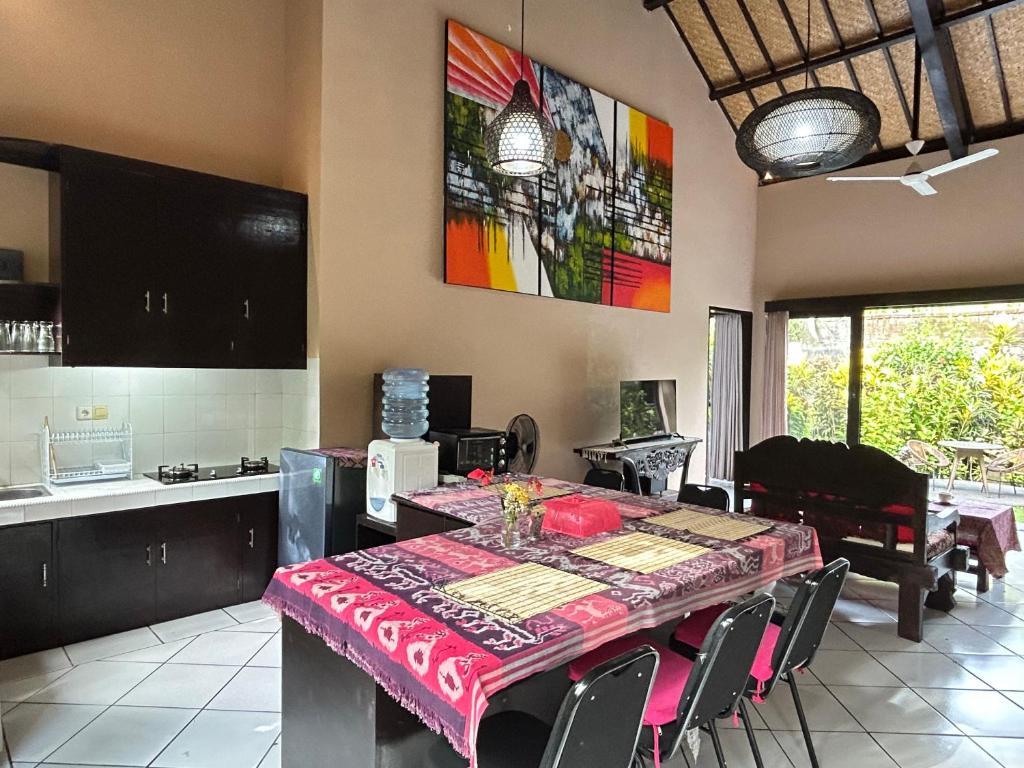 Kuchyň nebo kuchyňský kout v ubytování Ambary Ubud - Villas With Workspaces, Ideal For Groups