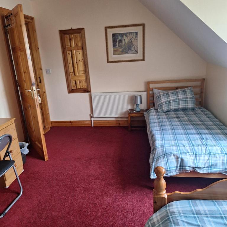 Postel nebo postele na pokoji v ubytování Lovely Twin Bedroom in Listowel Kerry